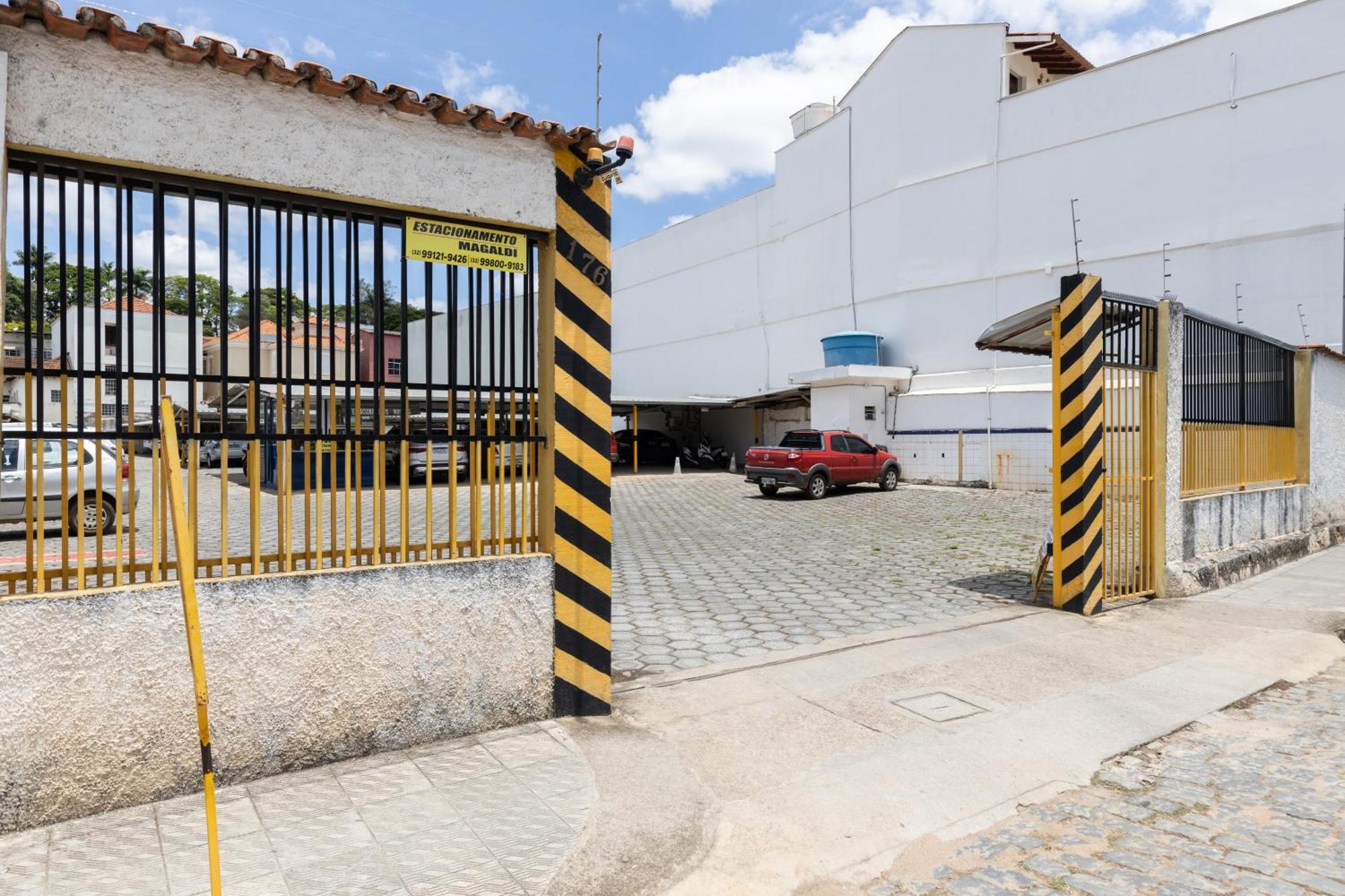 Apartamento Em Sao Joao Del Rei, Ao Lado Da Estacao Ferroviaria, Estacionamento E Ar Condicionado Buitenkant foto